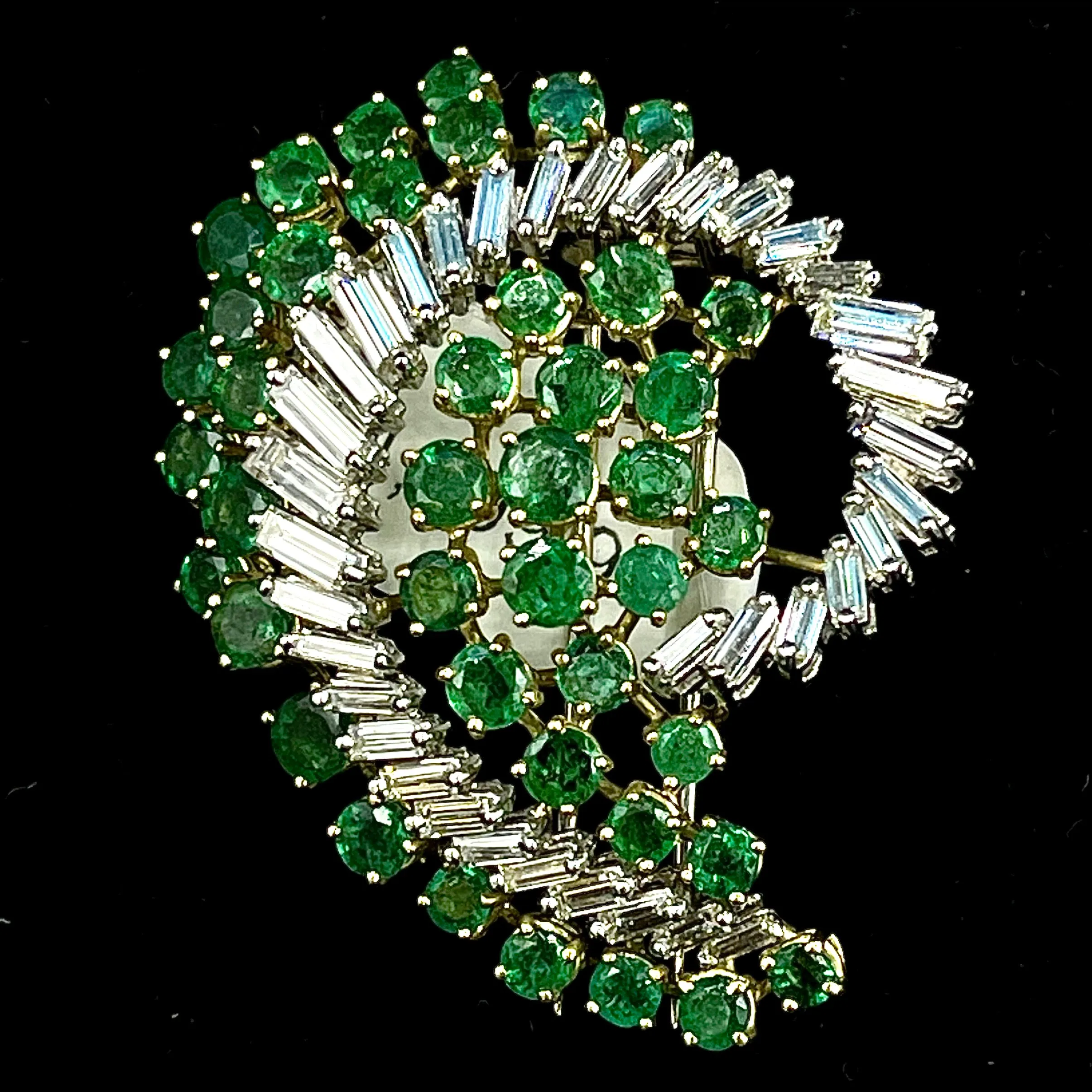 18K YELLOW AND PLATINUM 2.20CT BAGUETTE DIAMOND EVSI1 AND 3CT EMERALD BROUCH PENDANT VINTAGE