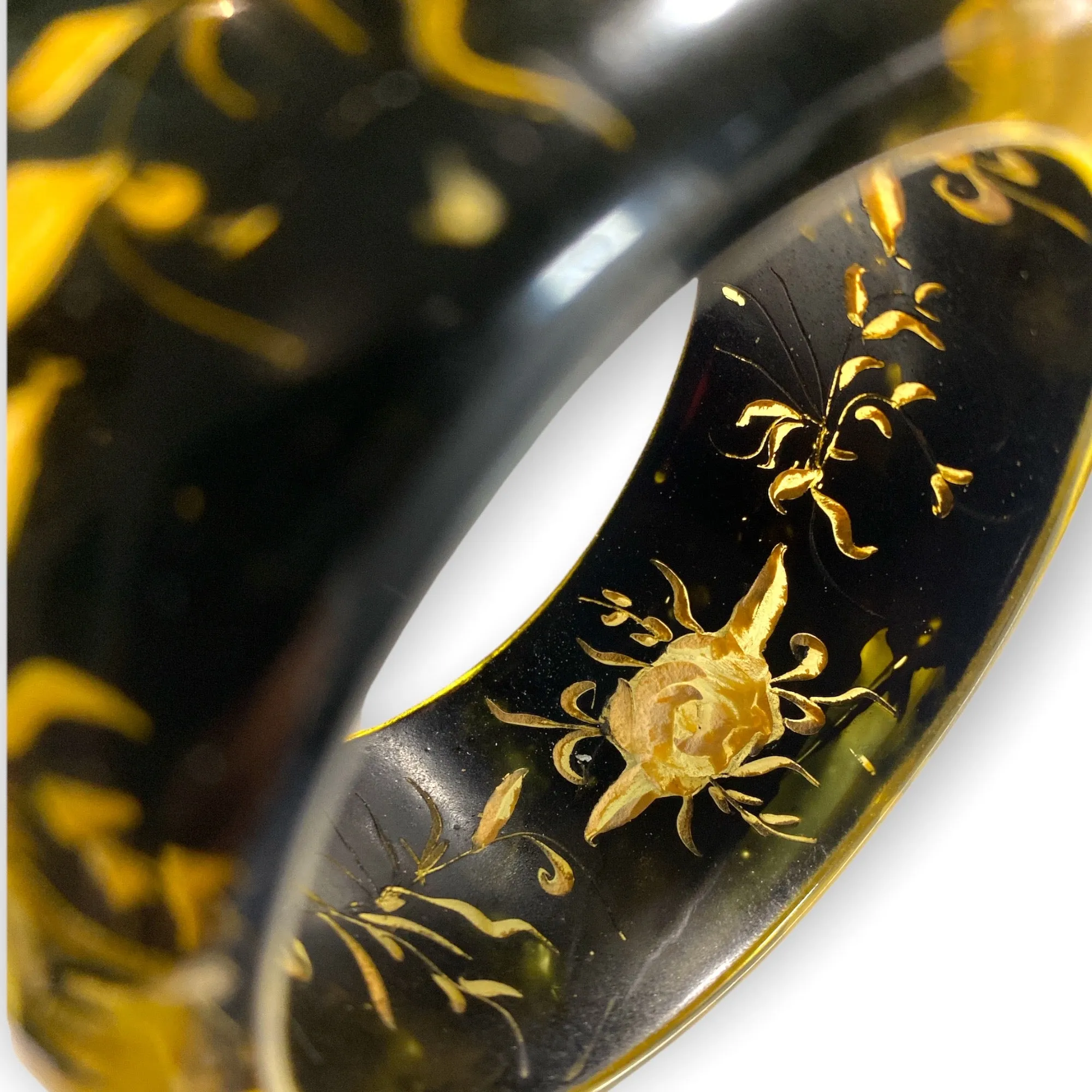 1950's Rare Vintage Mid-Century Modern Art Deco Reverse Carved Lucite Bangle