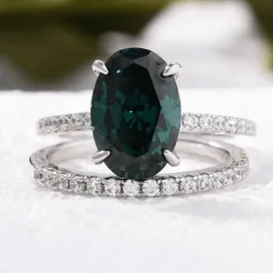 Classic Emerald Green Oval Cut Ring Set