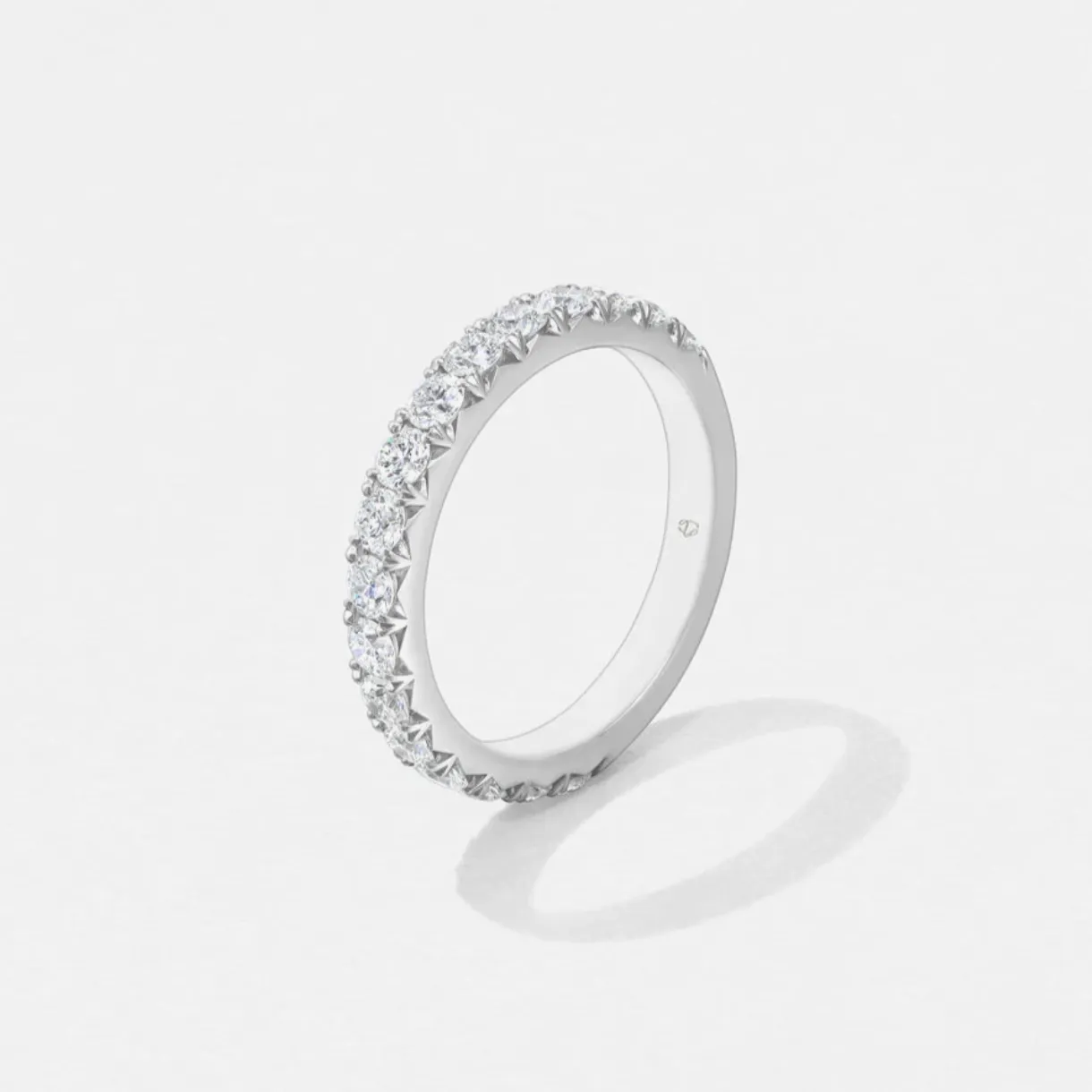 Hearts On Fire Platinum Vela French Cut Pavé Round Diamond Band - 0.1ctw