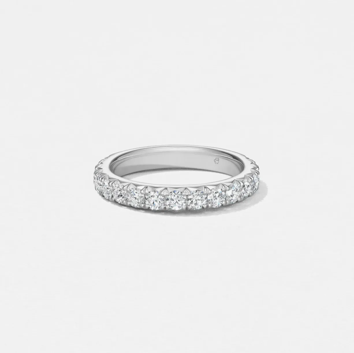 Hearts On Fire Platinum Vela French Cut Pavé Round Diamond Band - 0.1ctw
