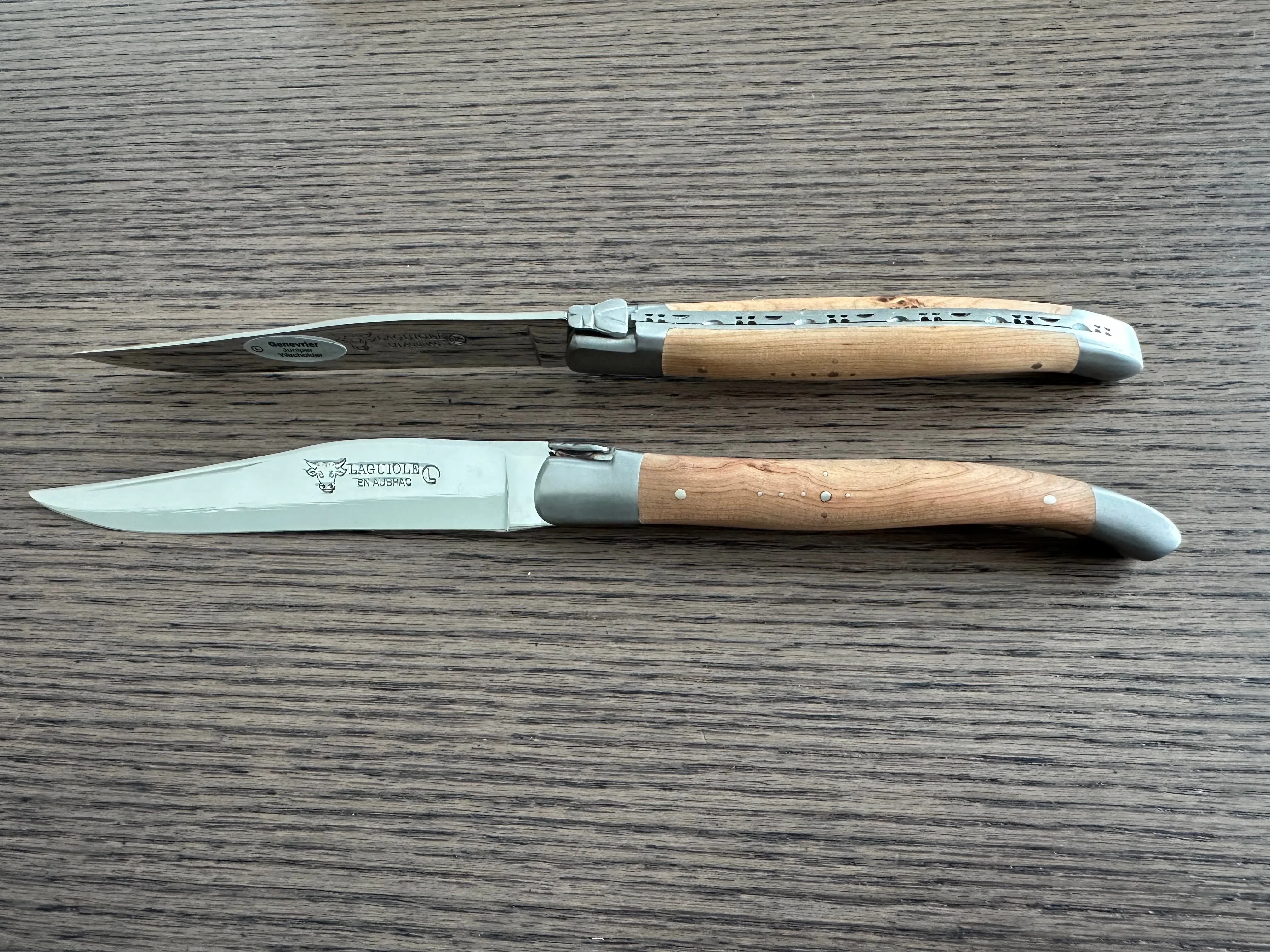 Laguiole en Aubrac Handcrafted 2-Piece Steak Knife Set with Juniper Wood Handles