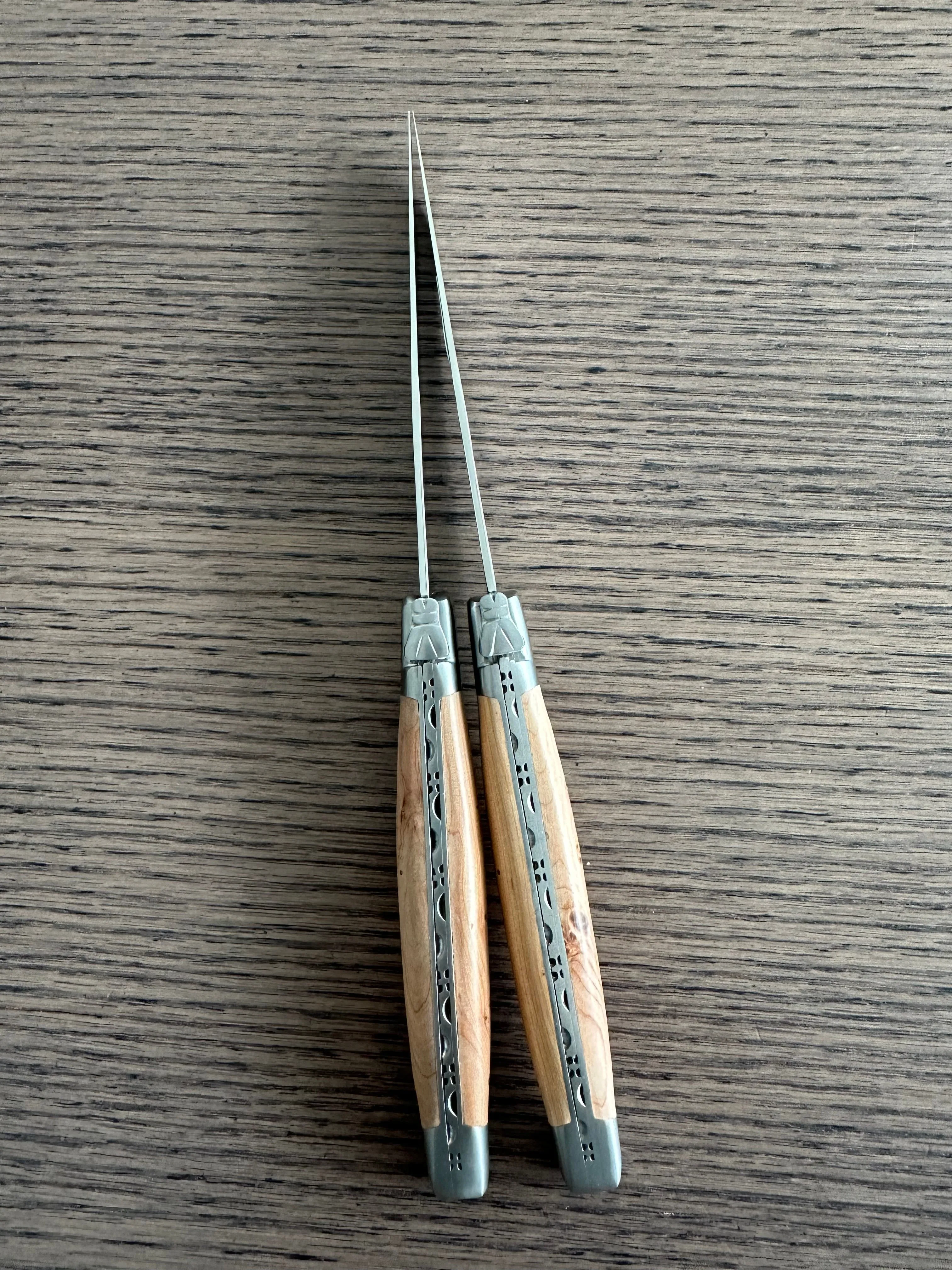 Laguiole en Aubrac Handcrafted 2-Piece Steak Knife Set with Juniper Wood Handles