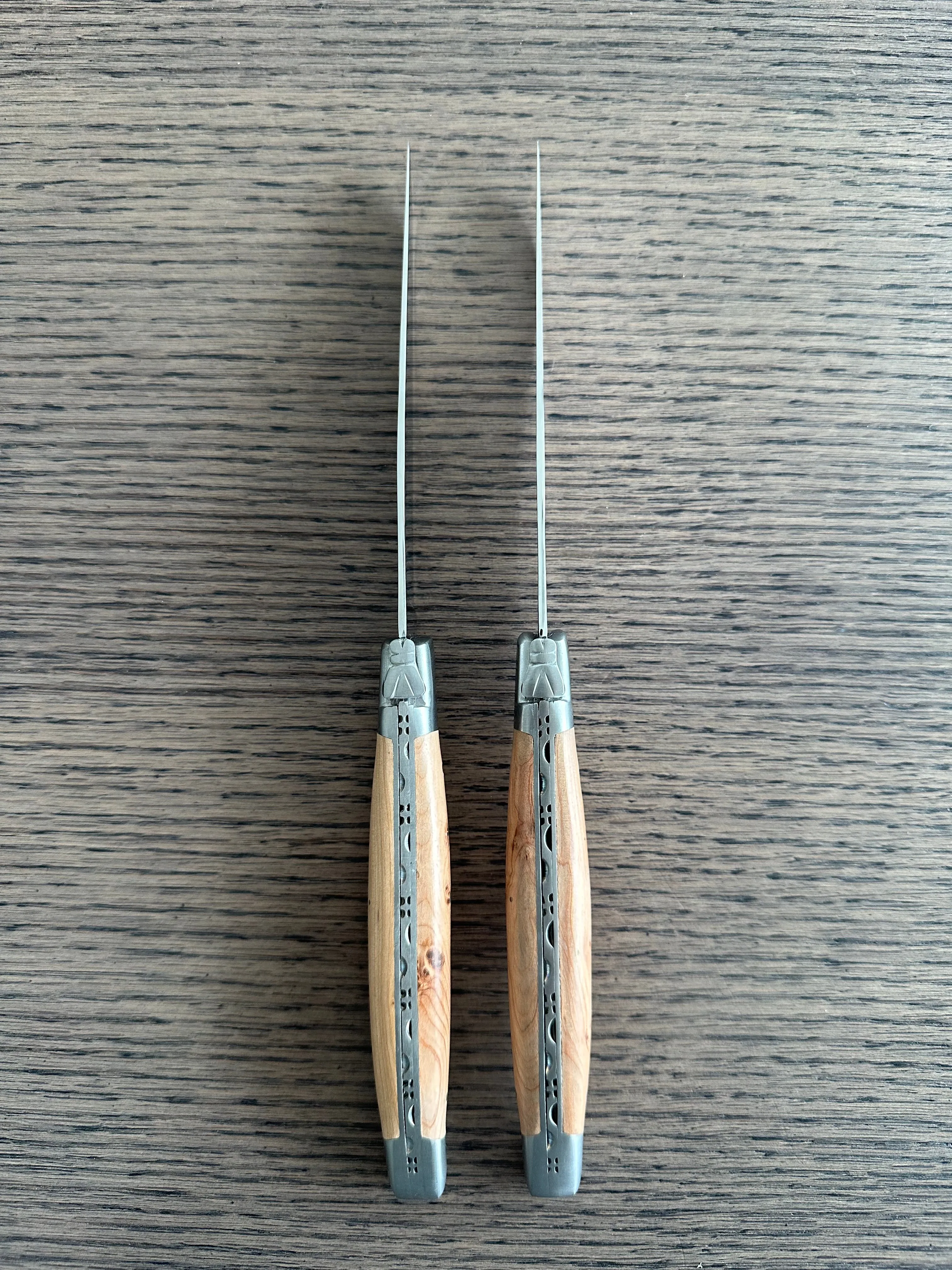 Laguiole en Aubrac Handcrafted 2-Piece Steak Knife Set with Juniper Wood Handles