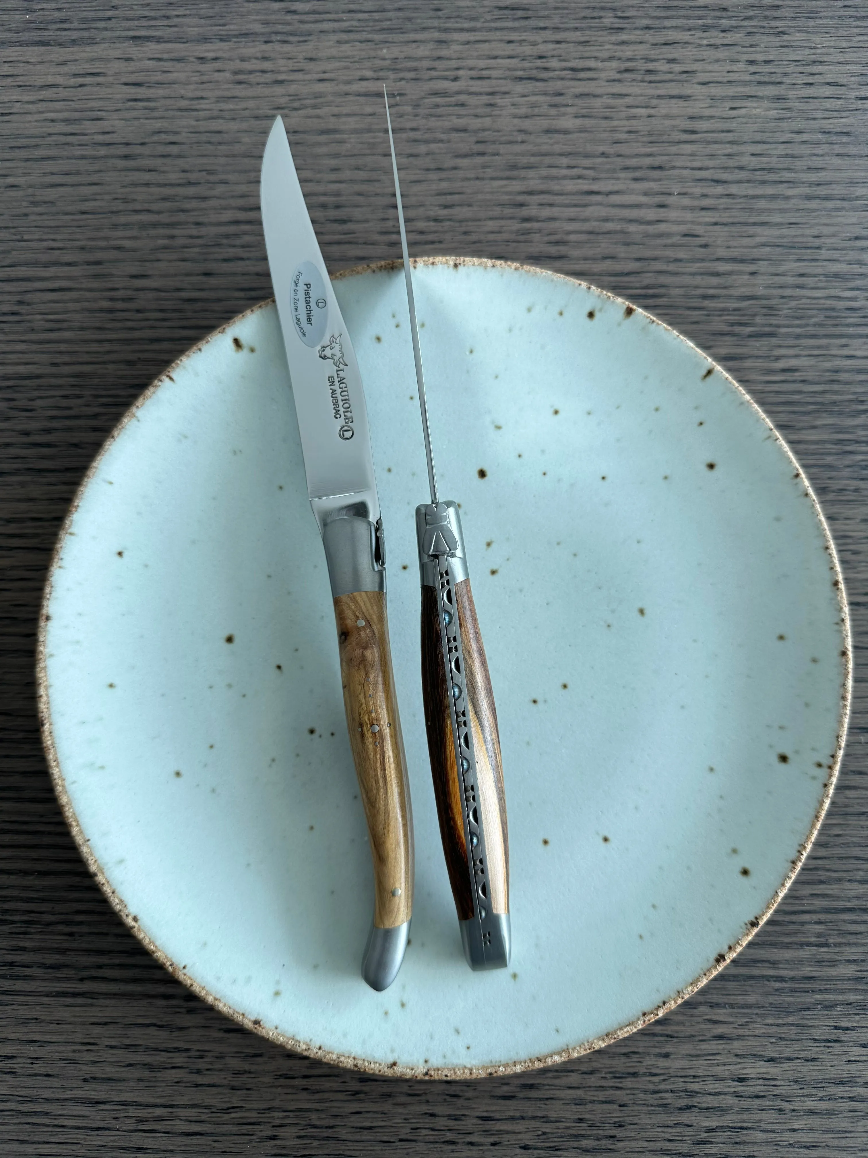 Laguiole en Aubrac Handcrafted 2-Piece Steak Knife Set with Pistachio Handles