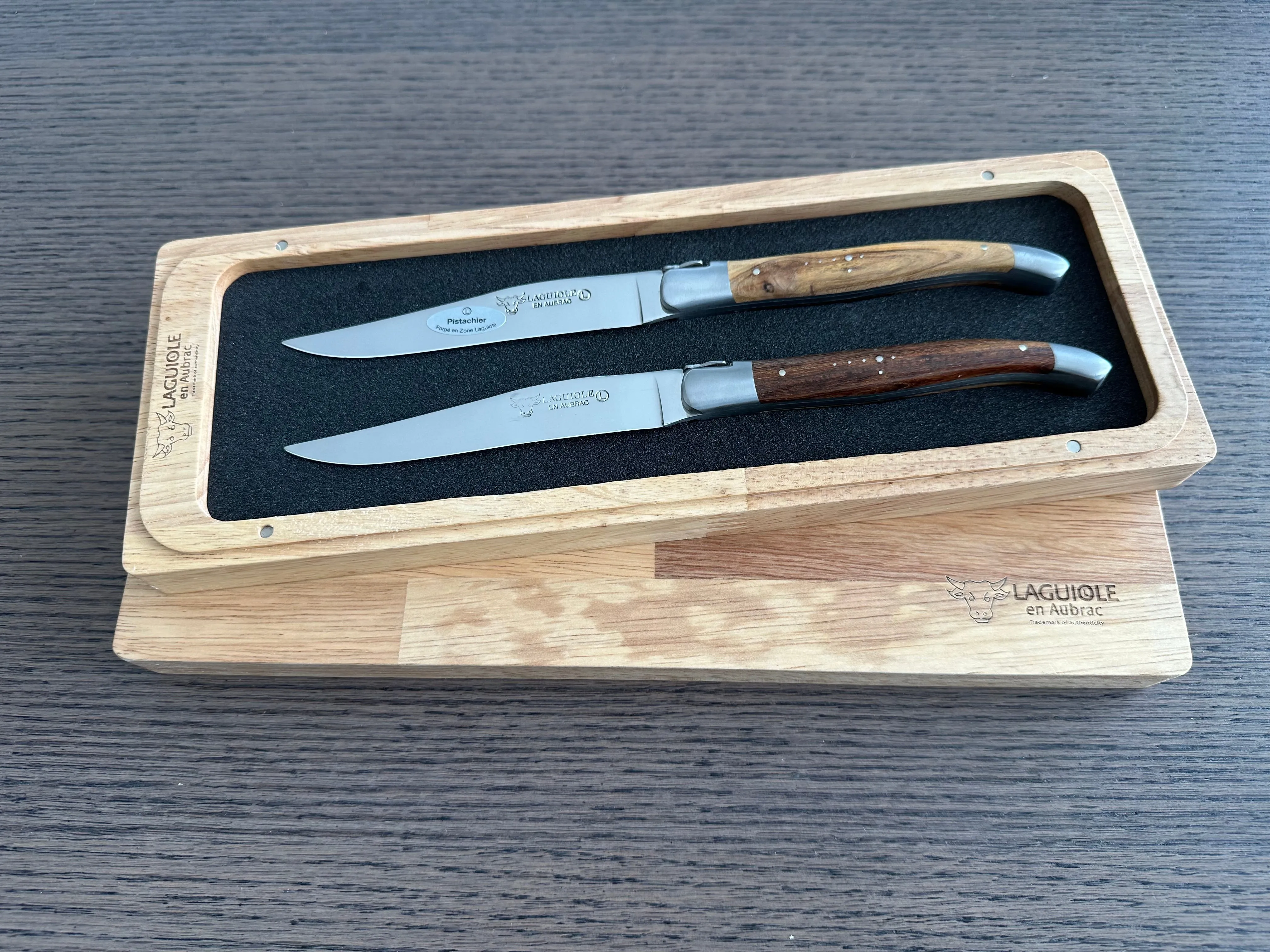 Laguiole en Aubrac Handcrafted 2-Piece Steak Knife Set with Pistachio Handles
