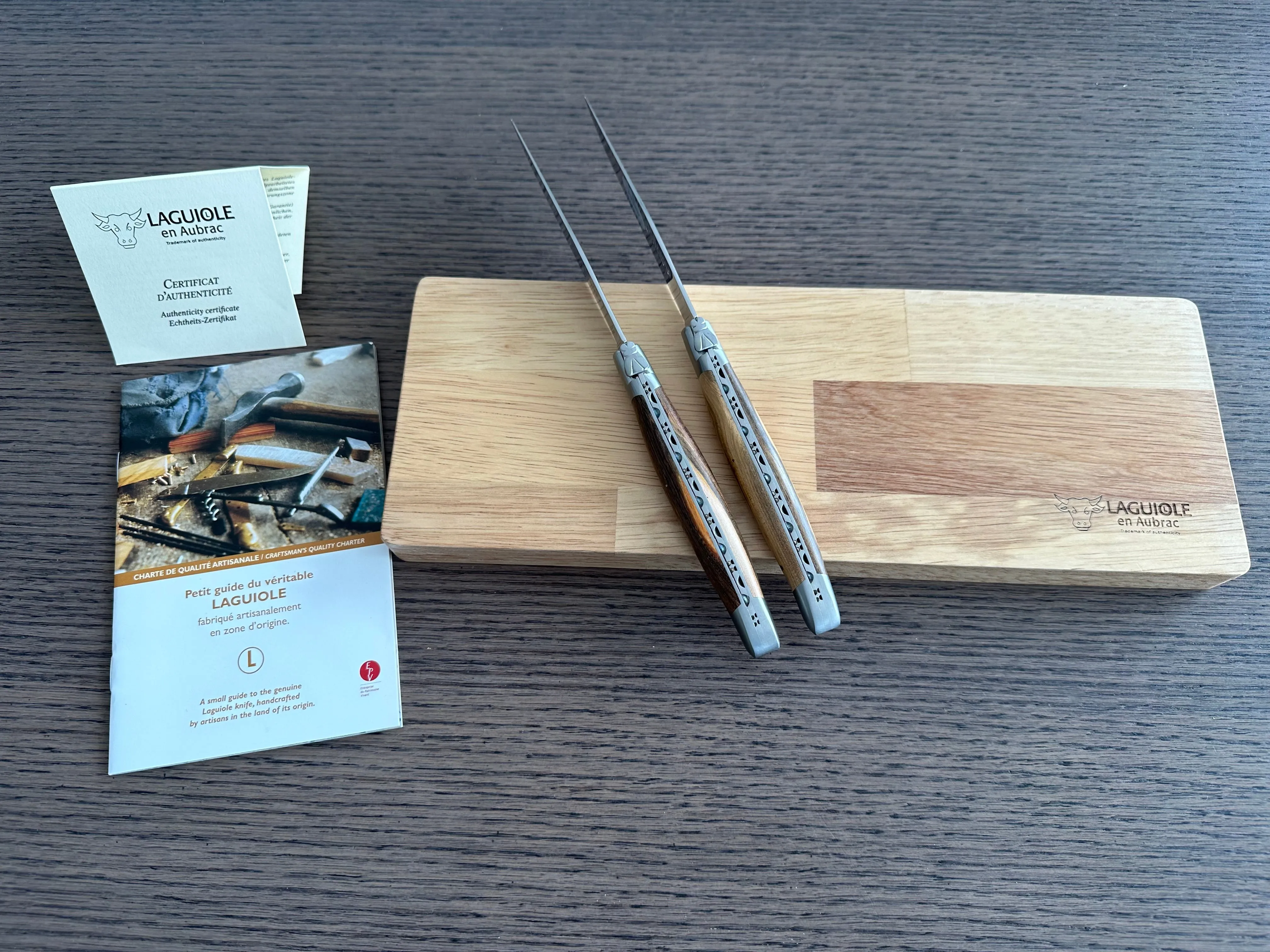 Laguiole en Aubrac Handcrafted 2-Piece Steak Knife Set with Pistachio Handles