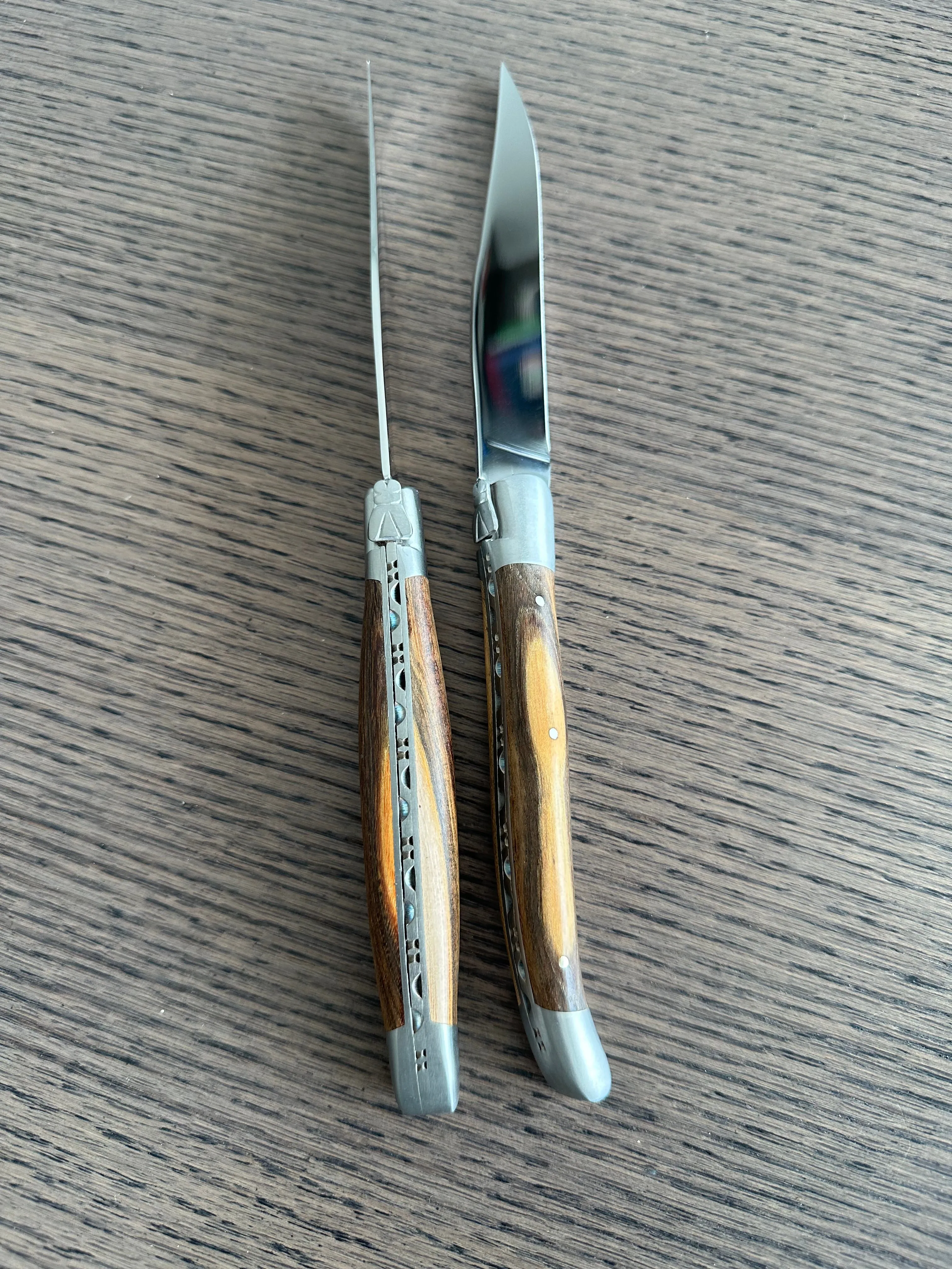 Laguiole en Aubrac Handcrafted 2-Piece Steak Knife Set with Pistachio Handles