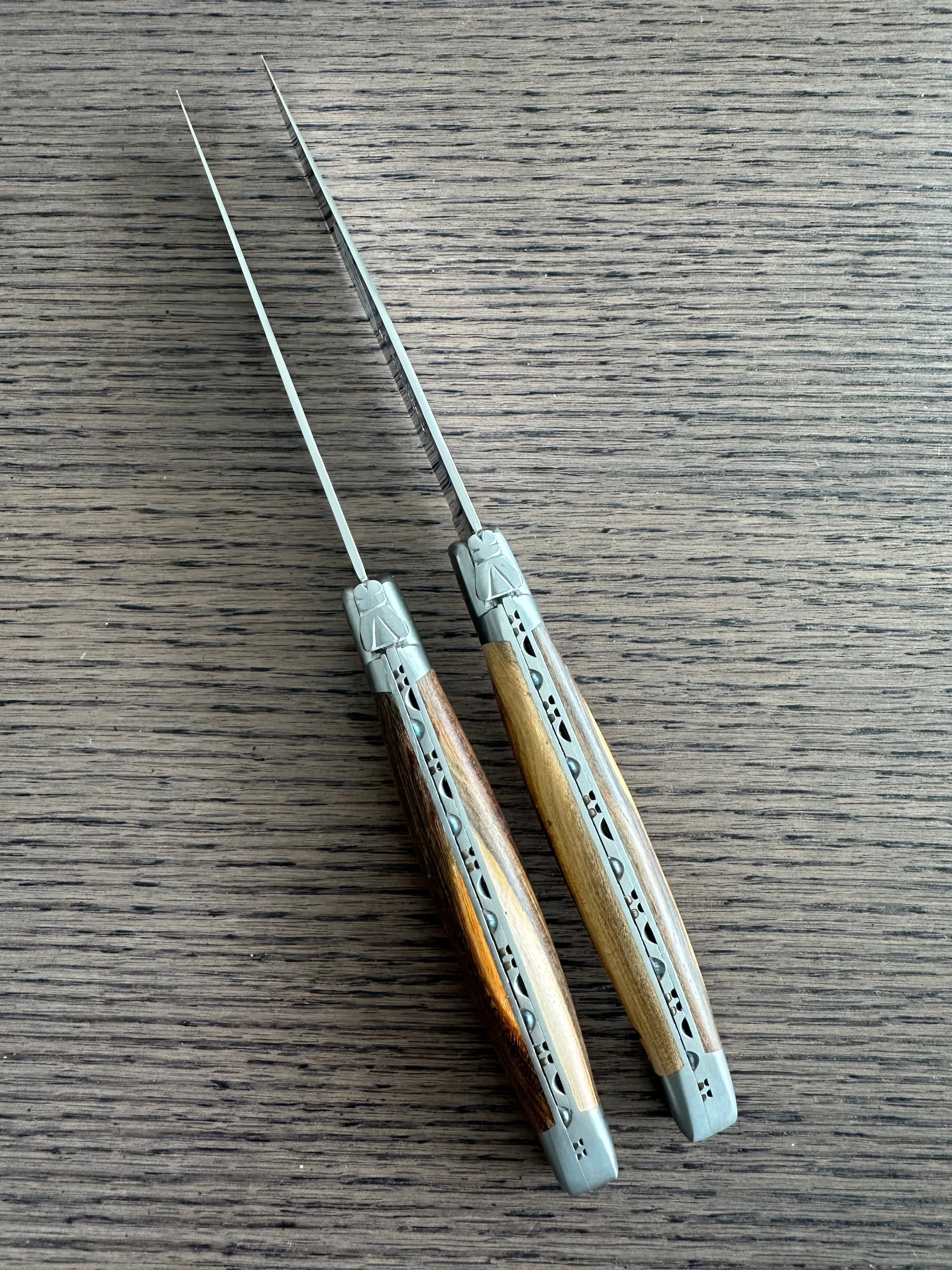Laguiole en Aubrac Handcrafted 2-Piece Steak Knife Set with Pistachio Handles