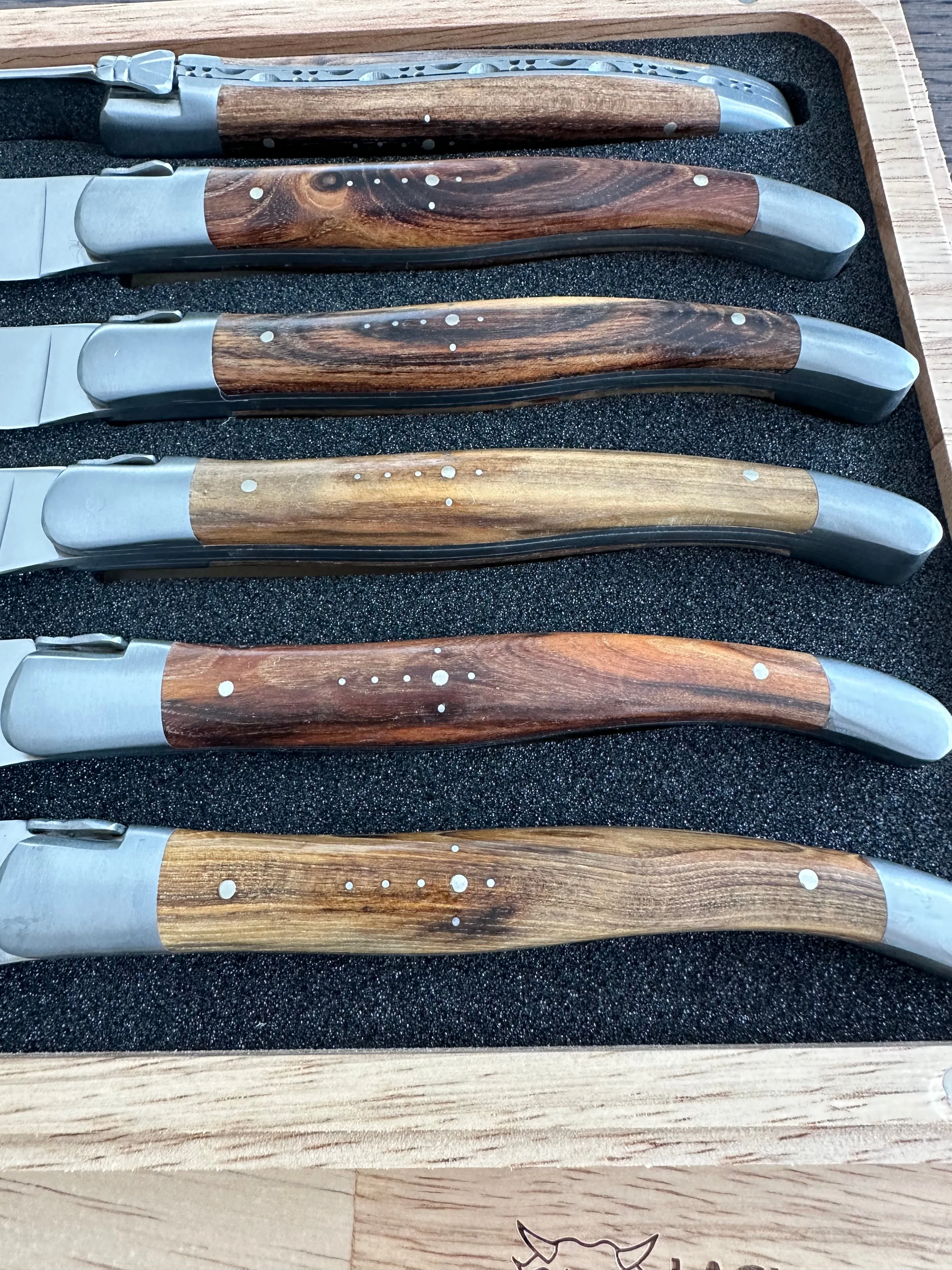 Laguiole en Aubrac Handcrafted 6-Piece Steak Knife Set with Pistachio Wood Handles