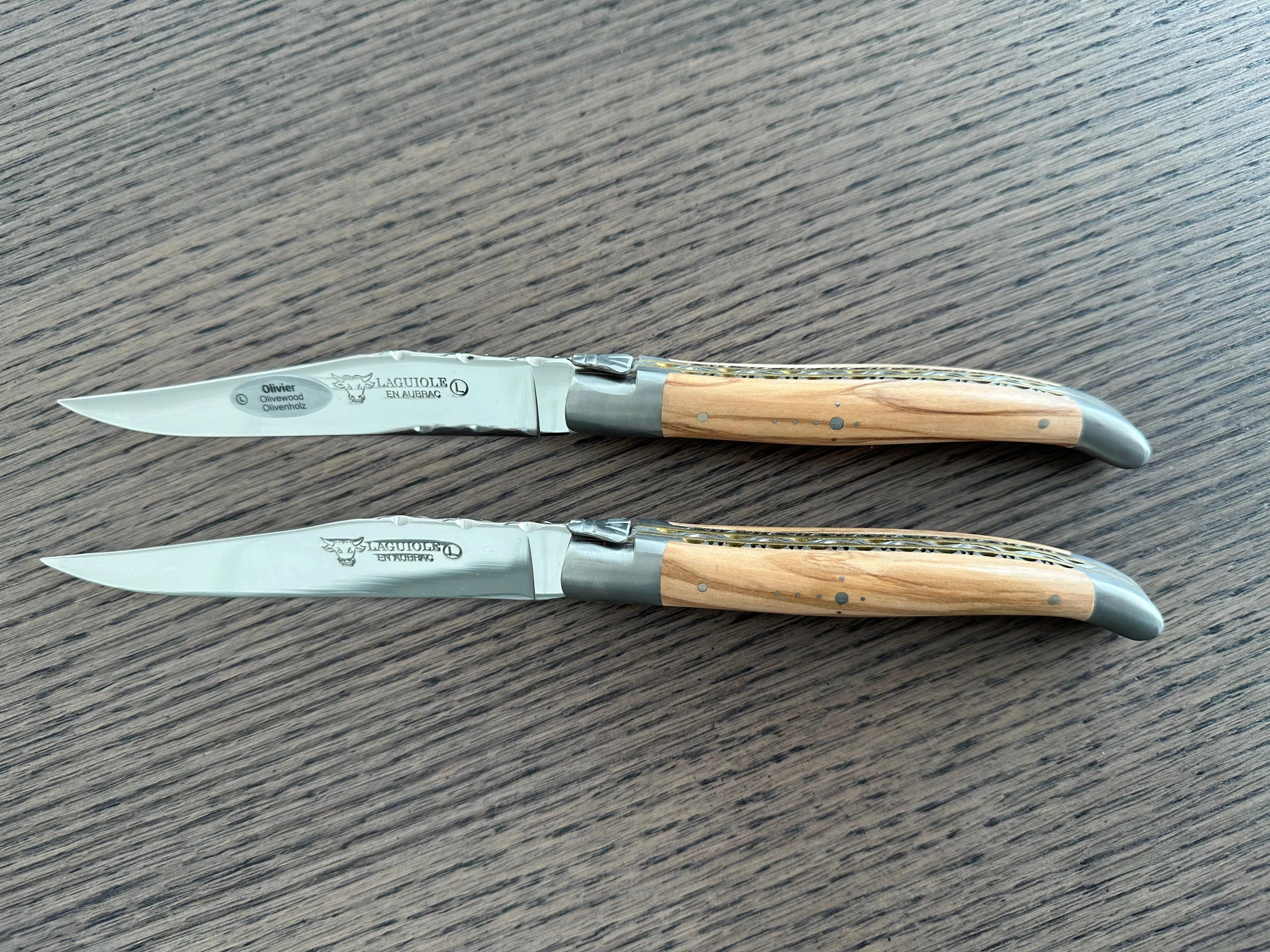 Laguiole en Aubrac Luxury Handcrafted Stainless Steel & Brass Double Plate 2-Piece Steak Knife Set with Olive Wood Handles