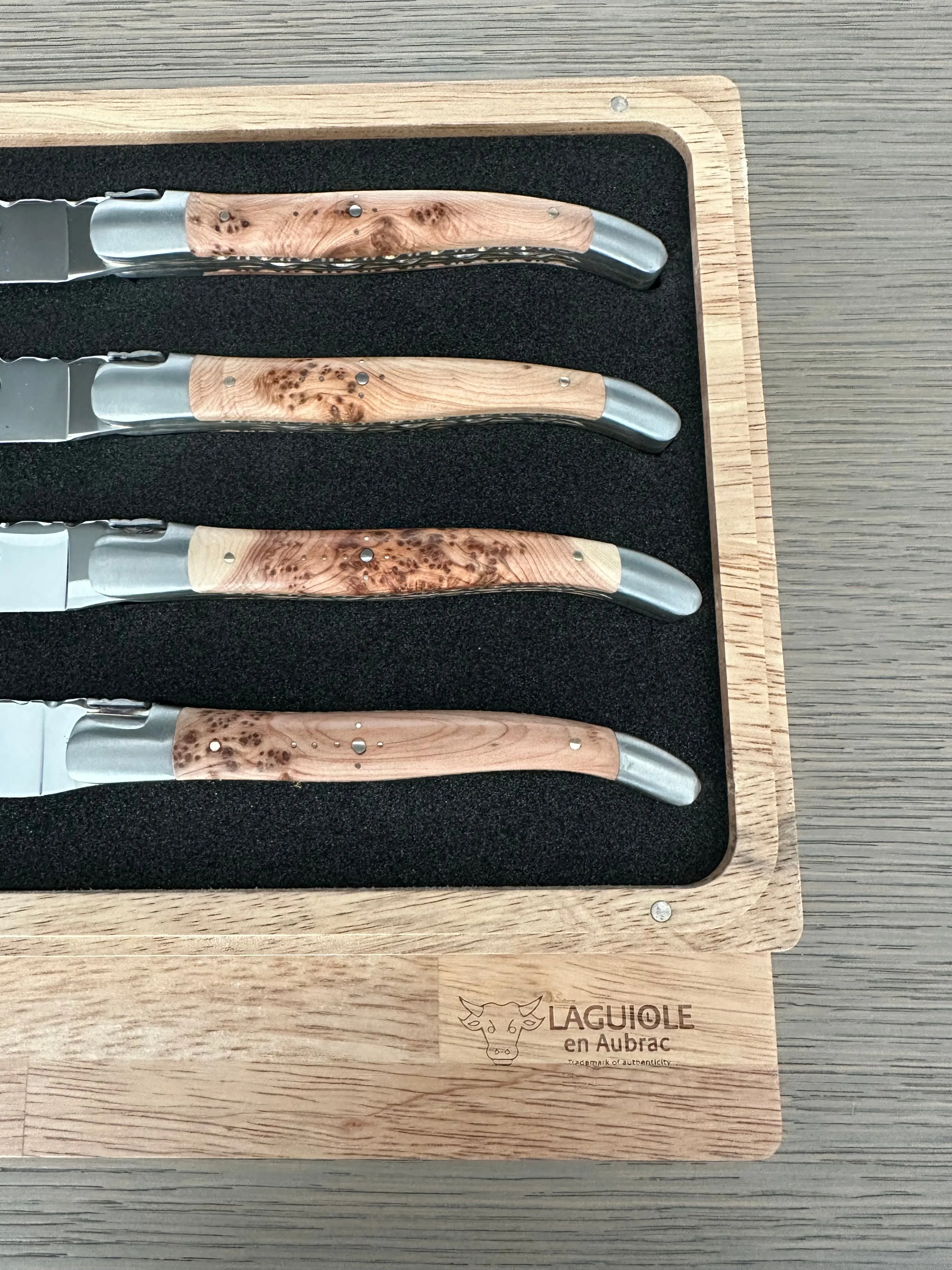 Laguiole en Aubrac Luxury Handcrafted Stainless Steel & Brass Double Plate 4-Piece Steak Knife Set with Juniper Wood Handles