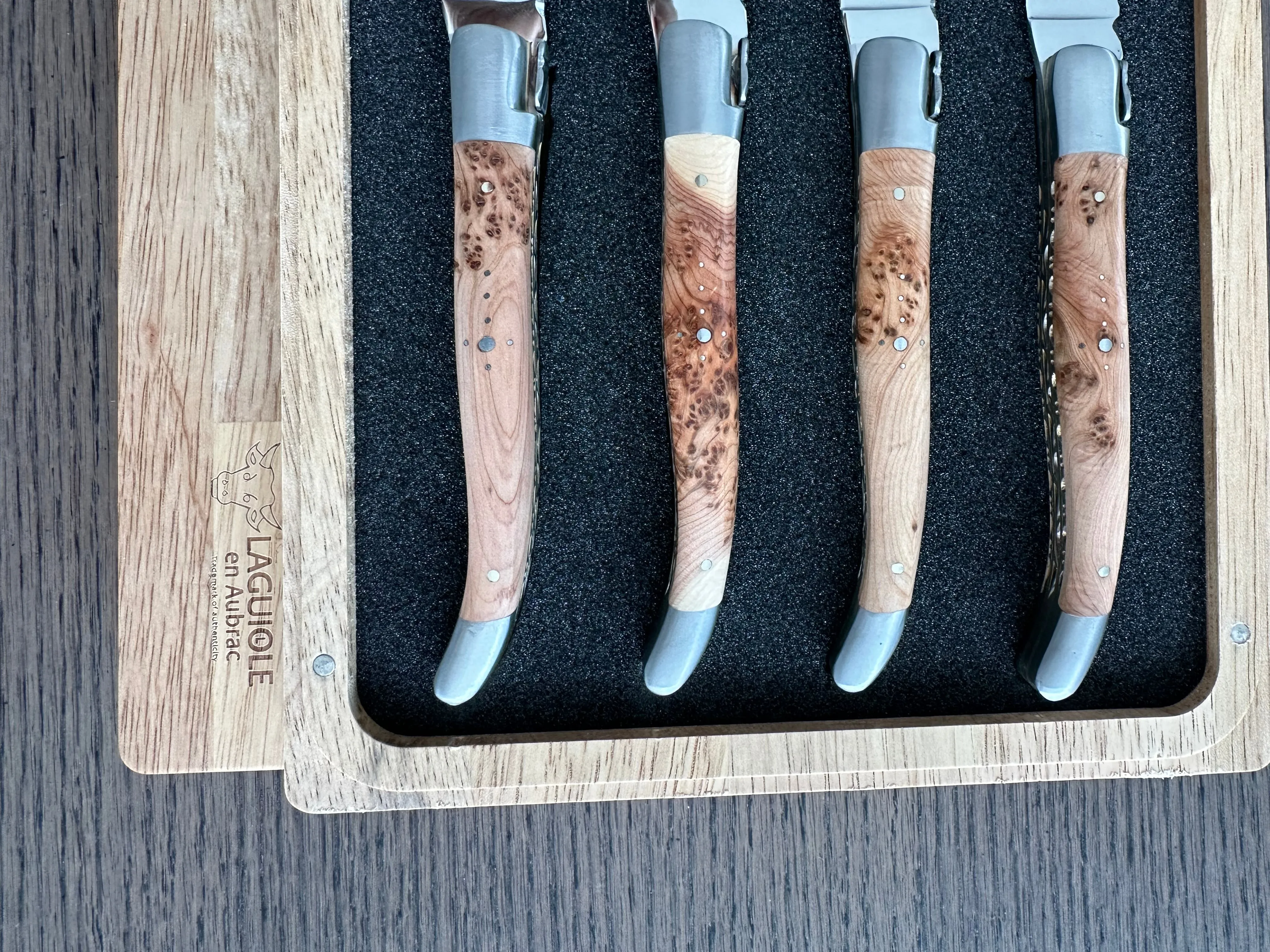 Laguiole en Aubrac Luxury Handcrafted Stainless Steel & Brass Double Plate 4-Piece Steak Knife Set with Juniper Wood Handles