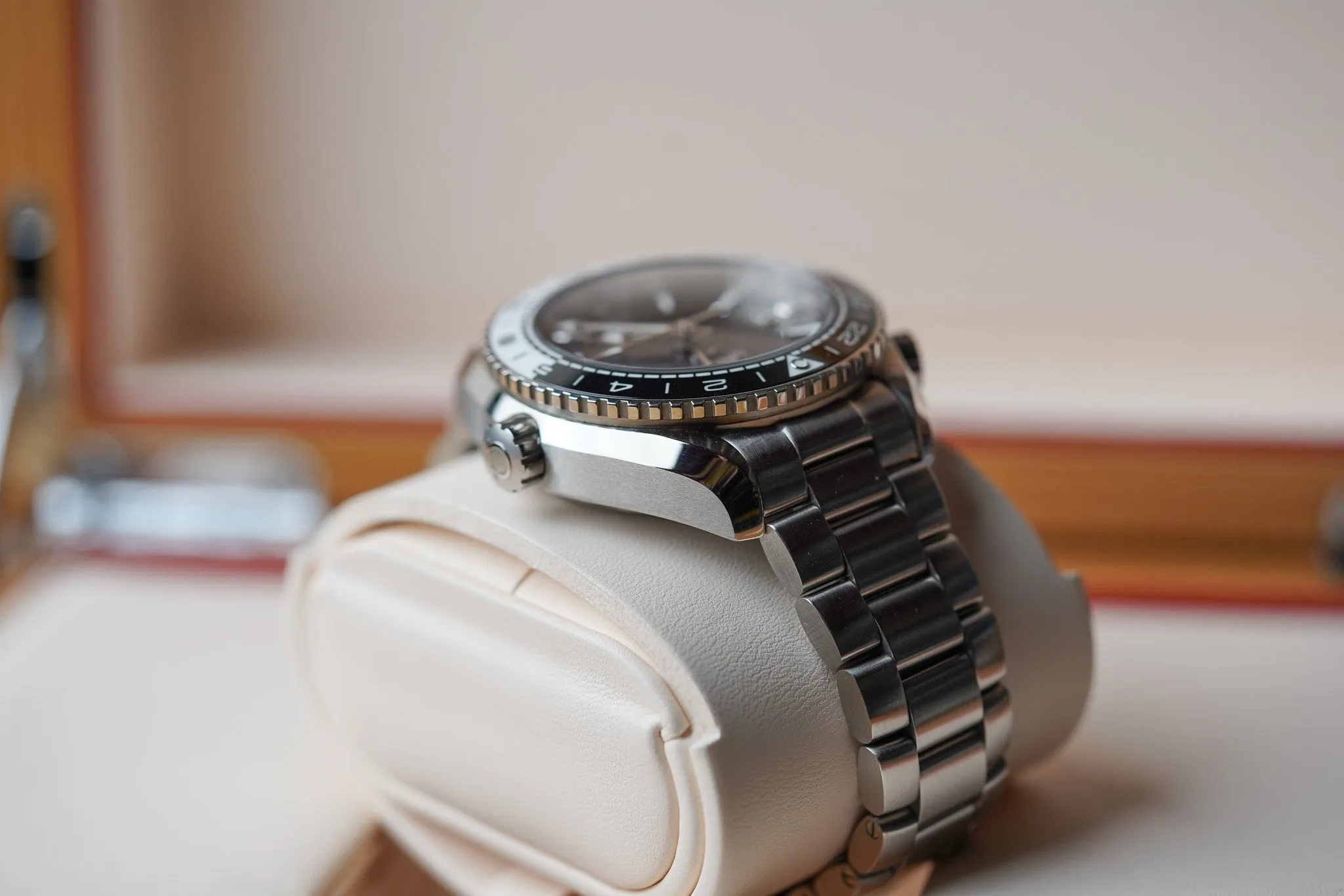 Omega Seamaster Planet Ocean GMT 43.5mm "Oreo" 215.30.44.22.01.001
