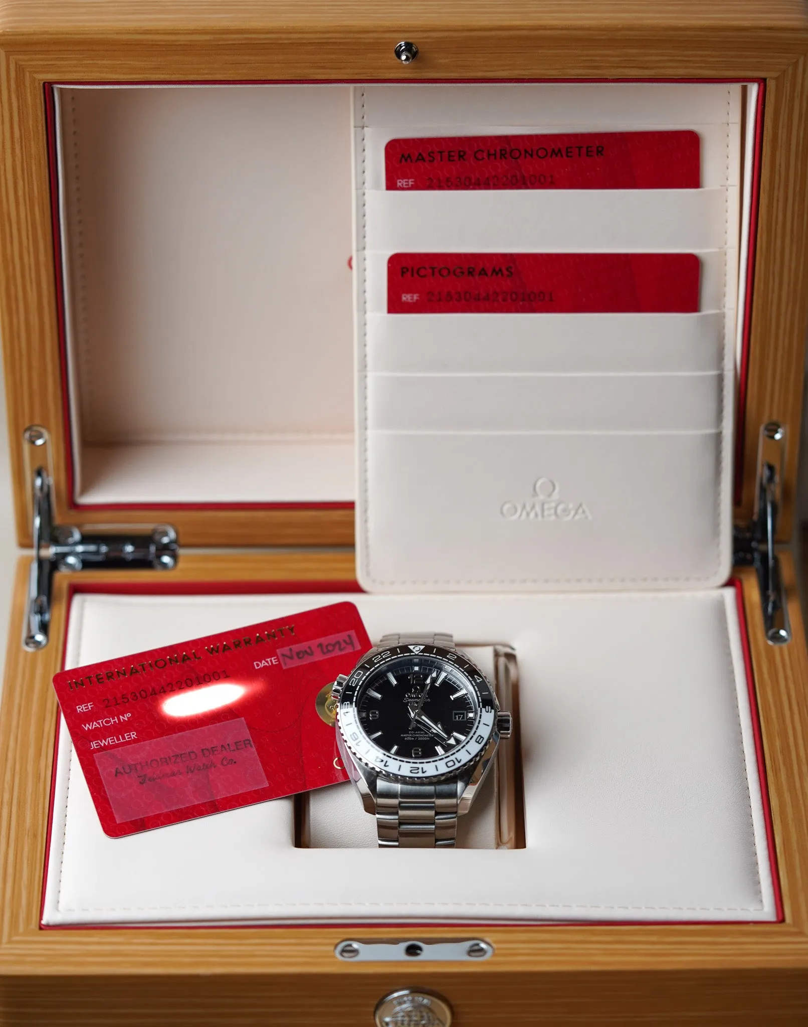Omega Seamaster Planet Ocean GMT 43.5mm "Oreo" 215.30.44.22.01.001