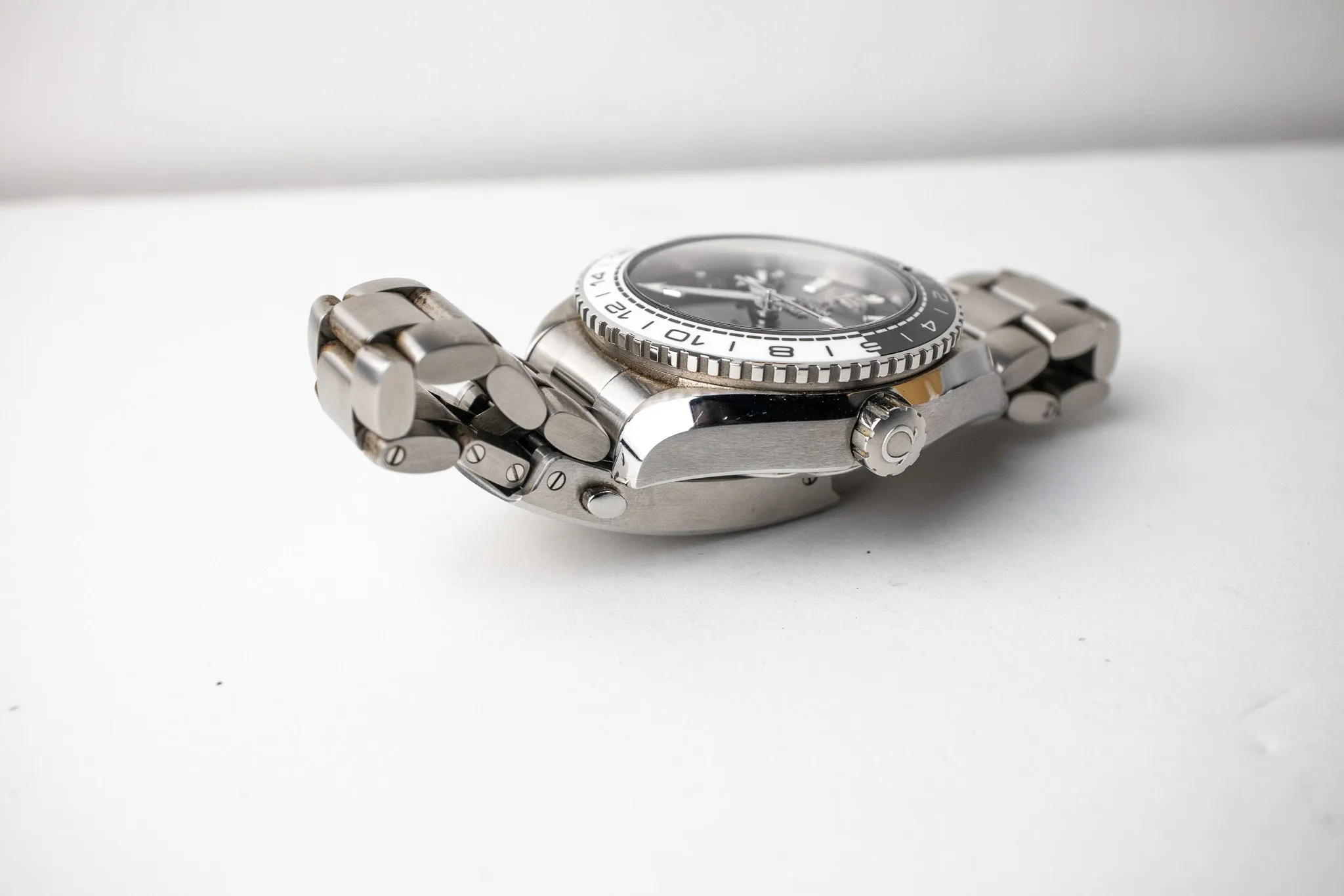 Omega Seamaster Planet Ocean GMT 43.5mm "Oreo" 215.30.44.22.01.001