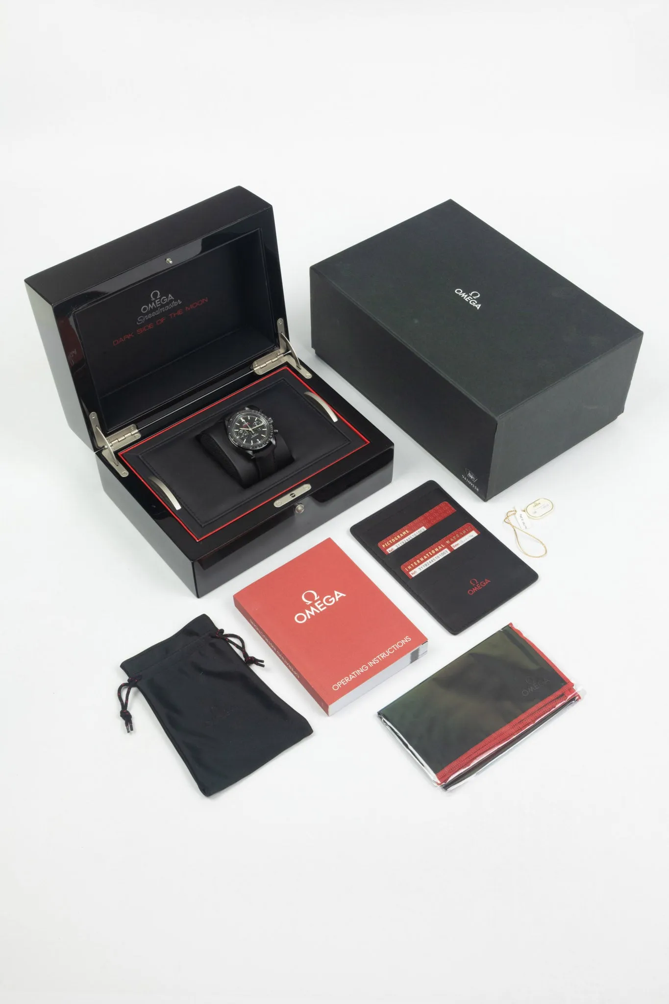 OMEGA Speedmaster 'Dark Side of The Moon' - 44.25mm
