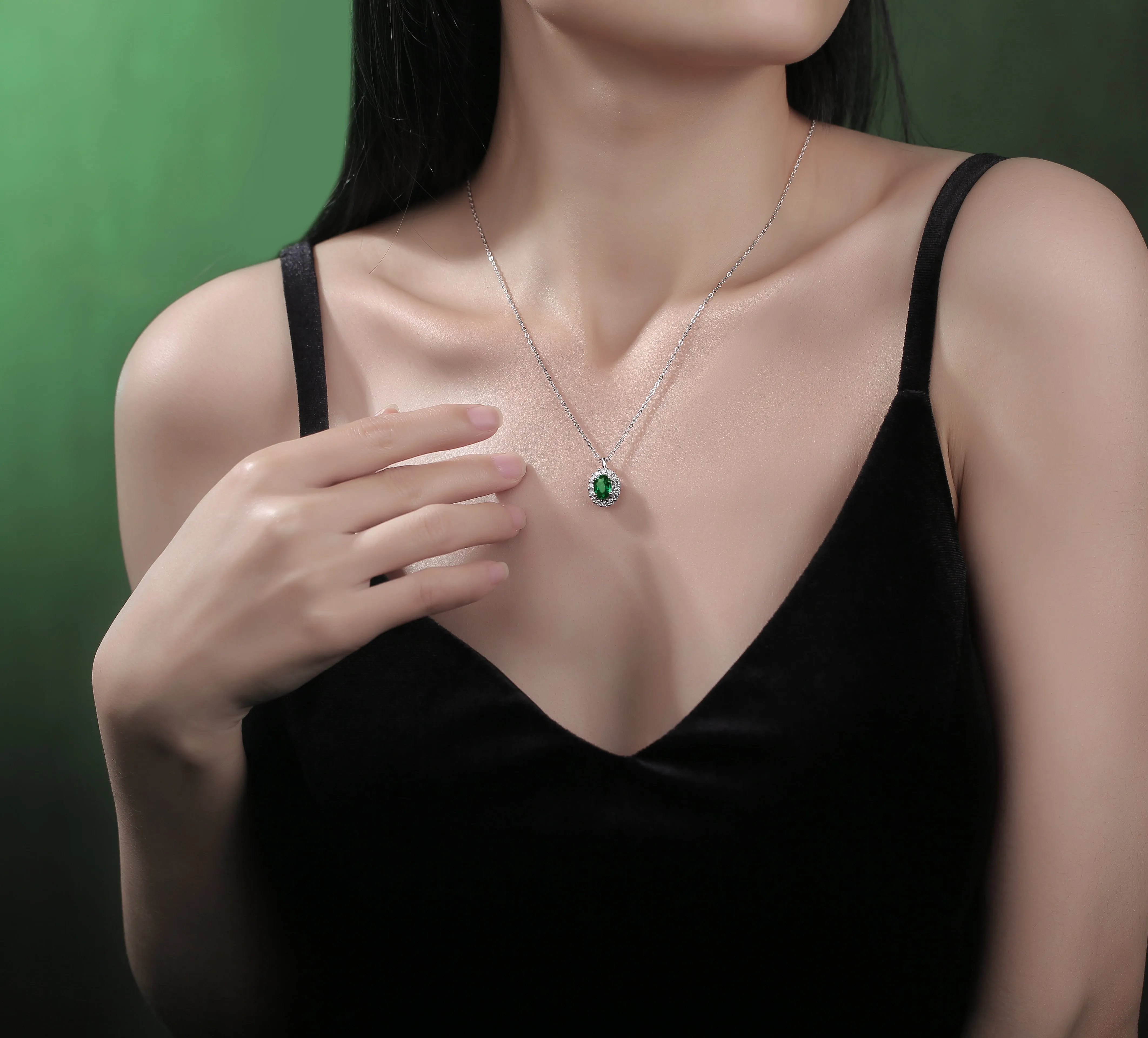 Oval Cut Gemstone Emerald Necklace