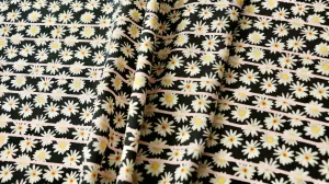 REMNANT 0.50m x 1.50m - VISCOSE CHALLIS FABRIC - Daisy design - Black, off white and pale pink