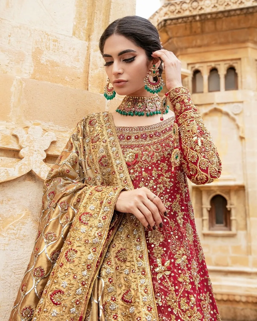 Royal Pakistani Bridal Wedding Dress in Traditional Red Bridal Lehenga Kameez Style