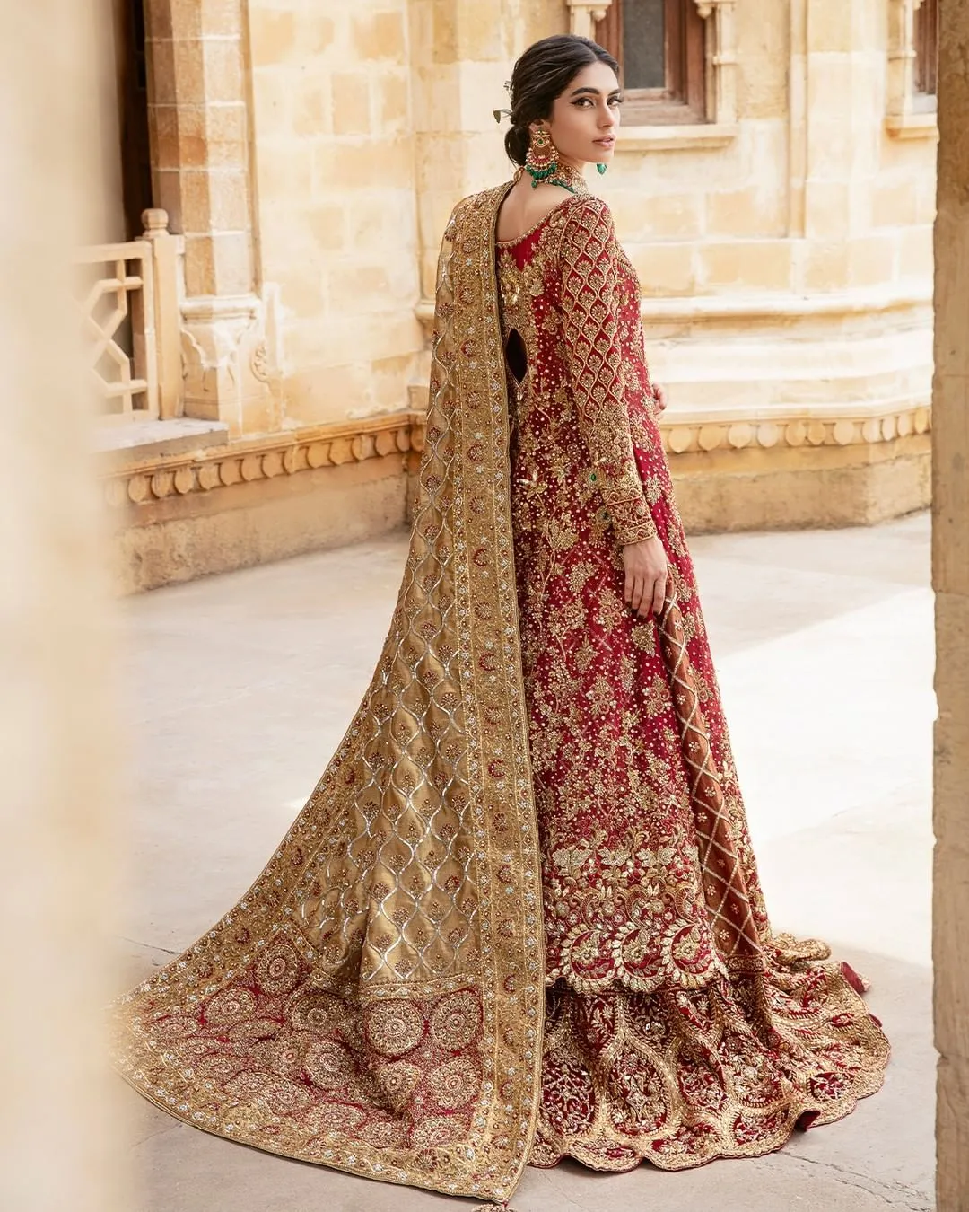 Royal Pakistani Bridal Wedding Dress in Traditional Red Bridal Lehenga Kameez Style
