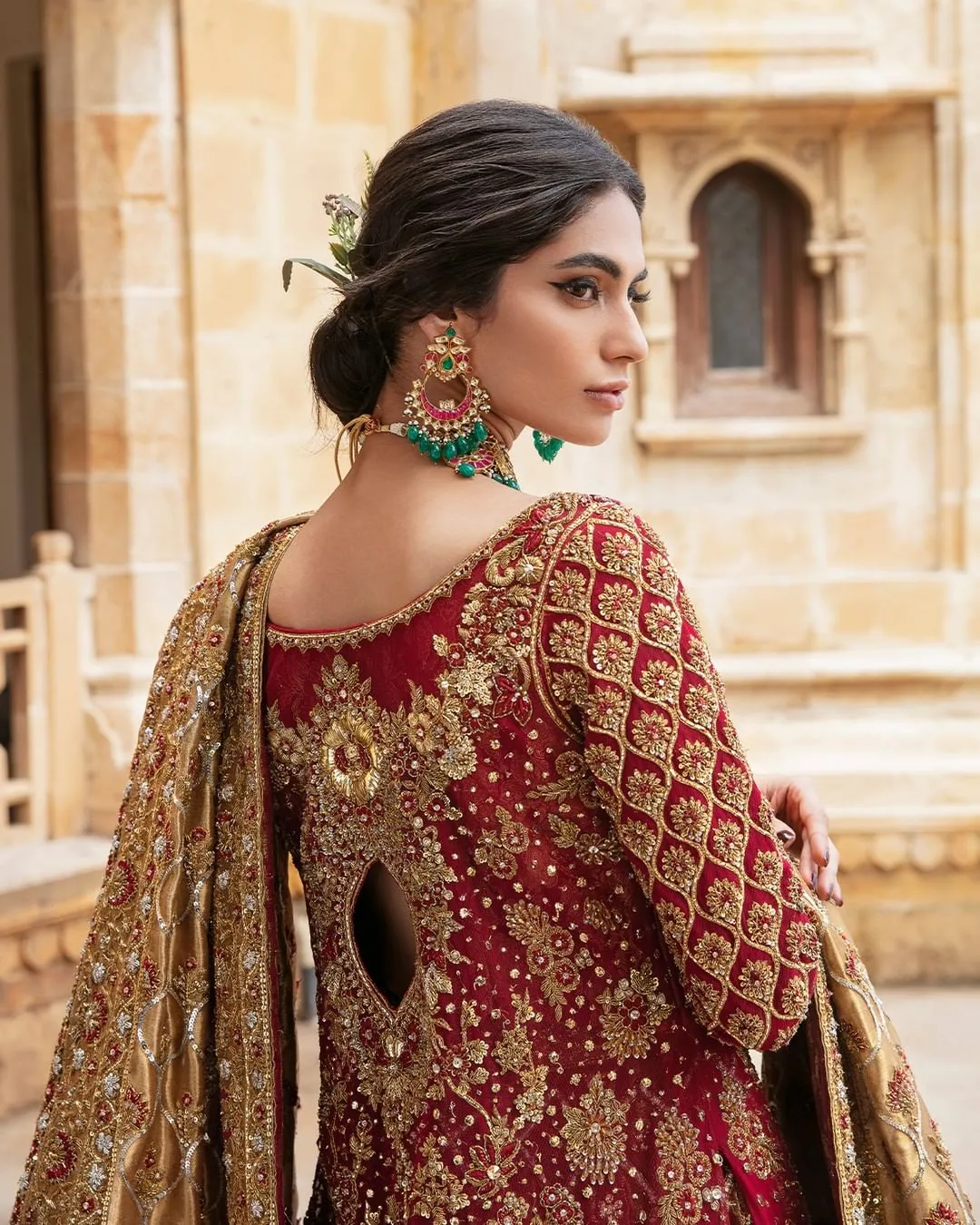 Royal Pakistani Bridal Wedding Dress in Traditional Red Bridal Lehenga Kameez Style